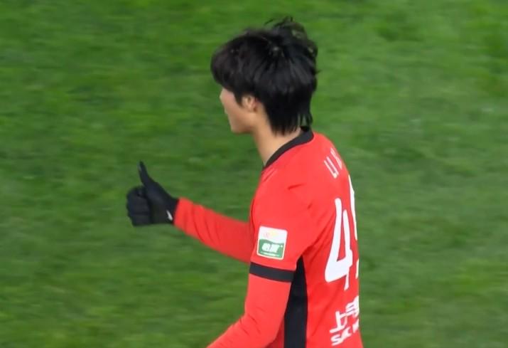 沪媒谈李新翔出彩：B名单制度解决了年轻球员比赛不足的问题